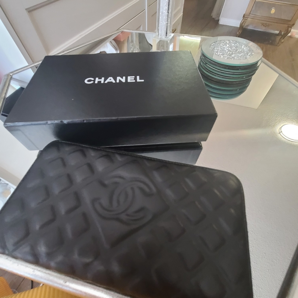 Chocolate CHANEL zip wallet - Picture 4 of 14